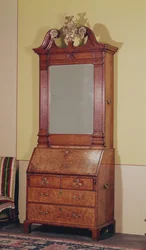 Gabinete de escritorio por Samuel Bennet, c.1725-30 (nogal con marquetería)
